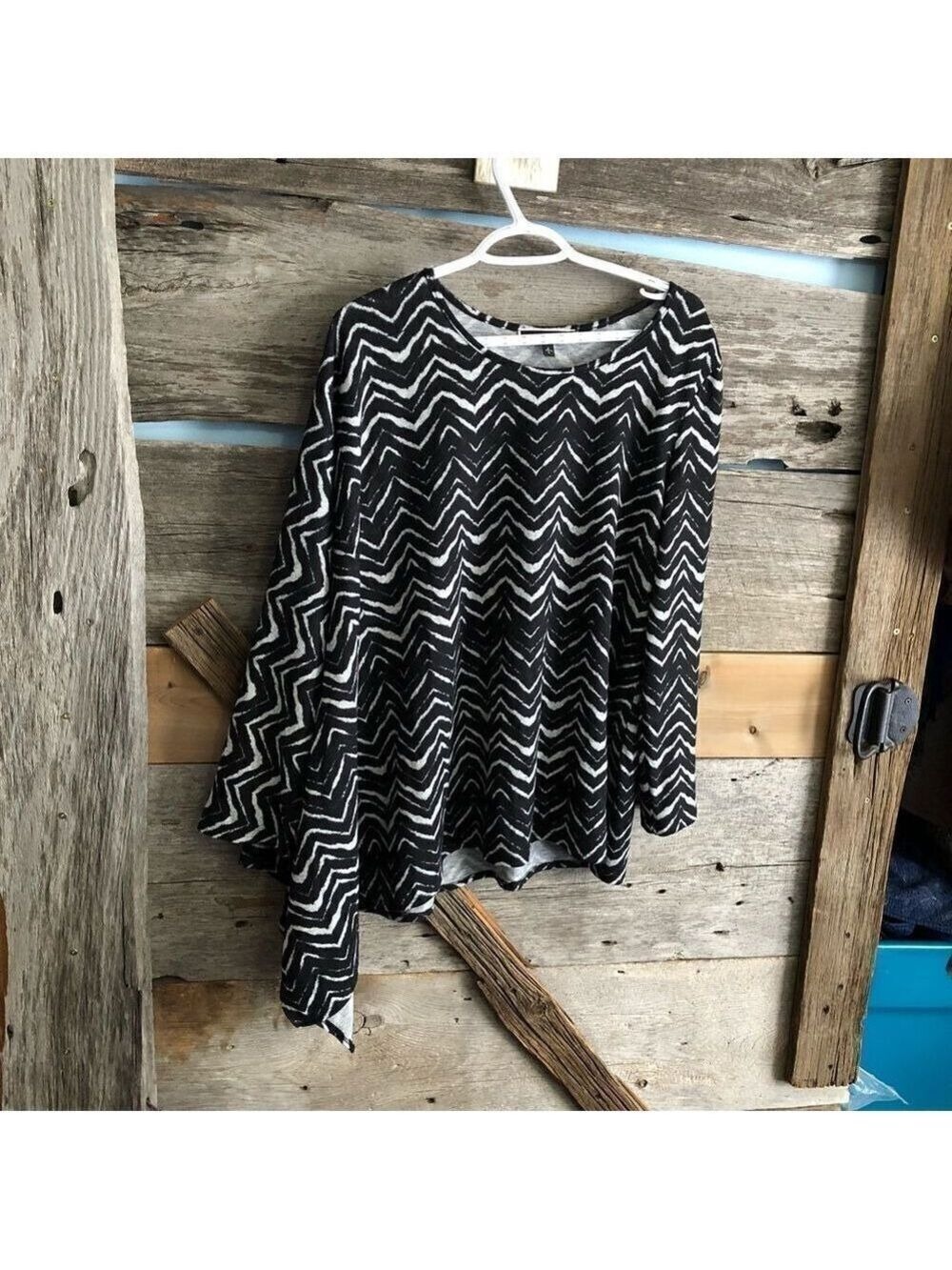 Melanie lyne size large poncho/Sweater, black/Grey one sleeve sweater